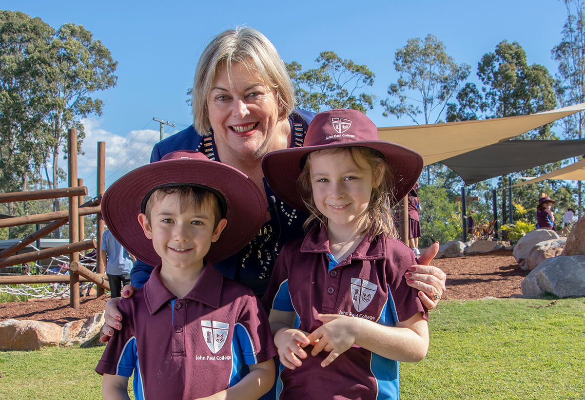 Karen with Primary Students-IMG_5954 (1).jpg